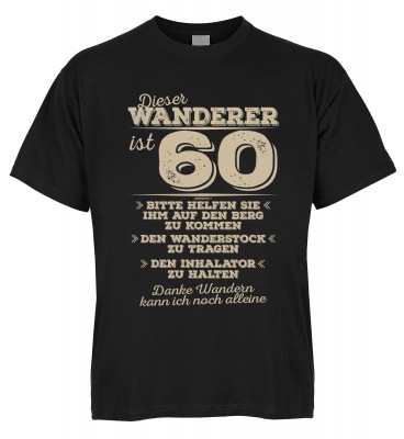 Dieser Wanderer ist 60 Bitte helfen Sie ihm auf den Berg zu kommen Den Wanderstoch zu tragen T-Shirt